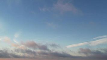 la vista aérea más hermosa de nubes dramáticas video