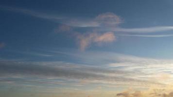 schönste Luftaufnahme von dramatischen Wolken video