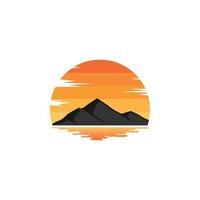 montaña colina pico mar y sol hipster paisaje aventura viajar logo diseño vector inspiración