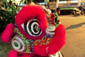 cabeza de león de primer plano para la danza del león foto