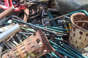 Contaminación ambiental encontrada en una calle donde alguien arrojó su basura foto