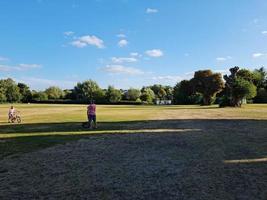 vista aérea del campo de cricket en el parque público local de hemel hempstead inglaterra gran bretaña foto