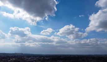 la vista aérea más hermosa de nubes dramáticas foto