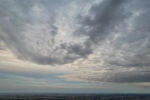 la vista aérea más hermosa de nubes dramáticas foto