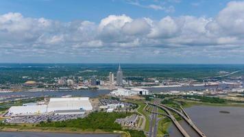 vista aérea del centro de mobile, alabama y el paseo marítimo circundante foto