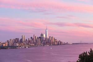 horizonte del centro de manhattan al atardecer foto