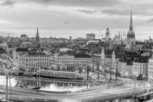 horizonte de la ciudad vieja de estocolmo, paisaje urbano de suecia foto