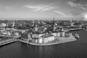 horizonte de la ciudad vieja de estocolmo, paisaje urbano de suecia foto