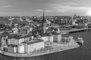 horizonte de la ciudad vieja de estocolmo, paisaje urbano de suecia foto