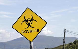 bloqueo - coronavirus, señal de advertencia covid-19 foto