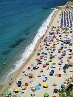 playas italianas con turistas foto