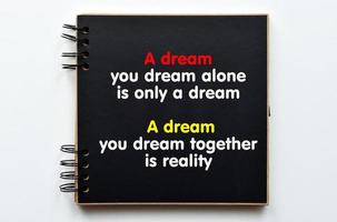 Un sueño que sueñas juntos es realidad. cita motivacional e inspiradora. foto