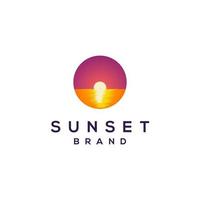 diseño de concepto de logotipo de puesta de sol. logotipo simple puesta de sol vector