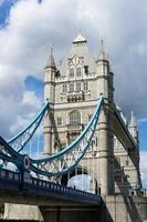 Londres, Reino Unido. puente de la torre sobre el río támesis foto