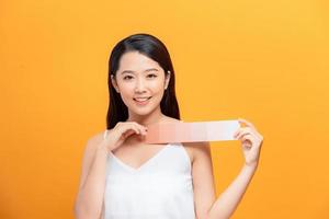 retrato de cara de mujer hermosa con colección de tonos de paleta. foto