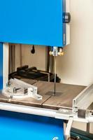 Band saw with adjustable guide rails for precise material processing. photo