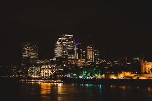 ciudad de londres por la noche, reino unido foto