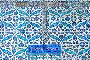 azulejos azules hechos a mano del palacio de topkapi foto