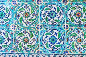 azulejos azules hechos a mano del palacio de topkapi foto