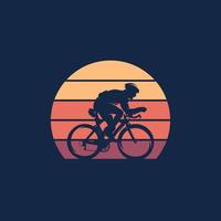 bicicleta de montaña, vendimia, logotipo, plantilla, engranaje, y, ciclista, ilustración vector