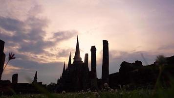 wat Phra SI sanfeta tempio era il il più sacro tempio su il luogo di il vecchio reale palazzo nel della tailandese antico capitale di ayutthaya. video