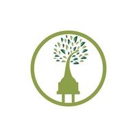 concepto de logotipo de electricidad de energía verde. icono de enchufe eléctrico con árbol. vector