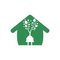 concepto de logotipo de electricidad de energía verde. icono de enchufe eléctrico con árbol y hogar. vector