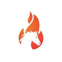 caballo ardiendo en plantilla de diseño de vector de logotipo de llama de fuego. símbolo de velocidad, libertad y fuerza.