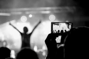 toma de teléfono en concierto foto