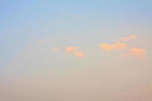 hermoso cielo con nubes foto