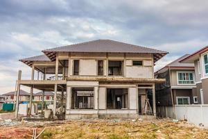 nueva casa en construcción en el sitio de construcción foto