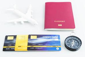pasaportes y tarjetas de crédito,avión en blanco foto