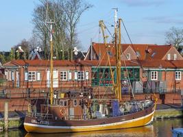 Greetsiel, Alemania, 2020: el pueblo de Greetsiel en el mar del Norte en Alemania foto