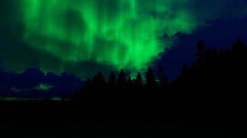 hermoso video animado de nubes de aurora en invierno por la noche