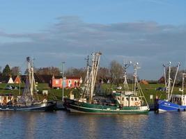 Greetsiel, Alemania, 2020: el pueblo de Greetsiel en el mar del Norte en Alemania foto