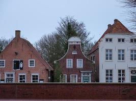 Greetsiel, Alemania, 2020: el pueblo de Greetsiel en el mar del Norte en Alemania foto