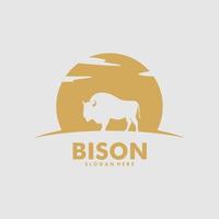 gran concepto de diseño de logotipo plano simple de bisonte salvaje vector