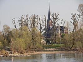 el río rin cerca de colonia en alemania foto