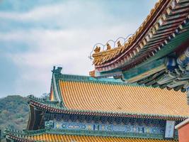 azotea del templo de tianmen en la montaña de tianmen en la ciudad china de zhangjiajie. El templo de tianmen está en la cima de la montaña de tianmen y es un punto de referencia de la ciudad de zhangjiajie foto
