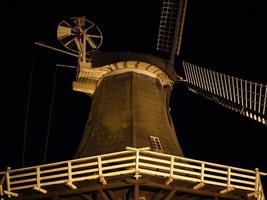 Greetsiel, Alemania, 2020: el pueblo de Greetsiel en el mar del Norte en Alemania foto