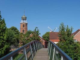 ditzum,alemania,2020-el pequeño pueblo de ditzum en el río ems en alemania foto