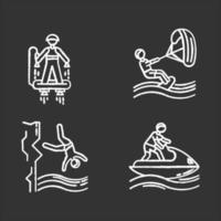 conjunto de iconos de tiza de deportes acuáticos. flyboarding, kiteboarding, cliff diving y jetski. tipos de deportes extremos. aventura de vacaciones de verano. Ocio en la playa del océano. Ilustraciones de vector pizarra