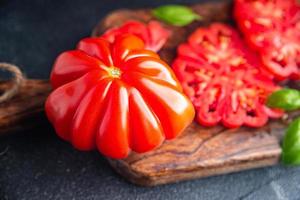tomate rojo verdura fruta madura comida fresca y saludable comida merienda en la mesa espacio de copia fondo de comida foto