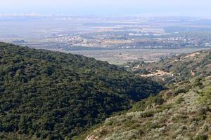 paisaje en las montañas del norte de israel. foto