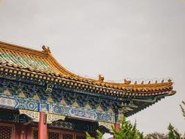 azotea del templo de tianmen en la montaña de tianmen en la ciudad china de zhangjiajie. El templo de tianmen está en la cima de la montaña de tianmen y es un punto de referencia de la ciudad de zhangjiajie foto