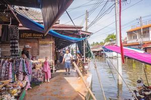 Samutsongkhram.Thailand - 16 September 2107 . Unacquainted Thai people and tourists come to visit Amphawa Floating market in holiday time.Amphawa  market is very Famous Floating market in thailand photo