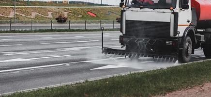 Cleaning machine washes asphalt photo