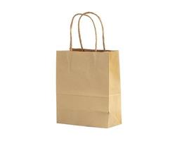 bolsa de compras de papel marrón aislada sobre fondo blanco, concepto de reciclaje y ecología. foto