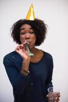 mujer joven feliz celebrando foto