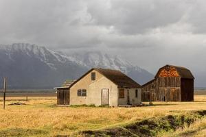 Wyoming, EE.UU., 2014. Vista de edificios abandonados en Mormon Row cerca de Jackson Wyoming foto
